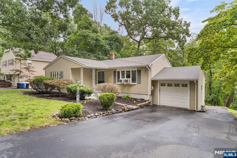 130 Vreeland Avenue, Bloomingdale, NJ 07403 - #2