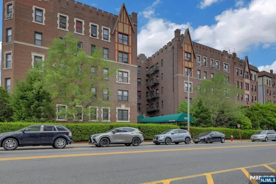 755 Anderson Avenue 5i, Cliffside Park, NJ 07010 - #2
