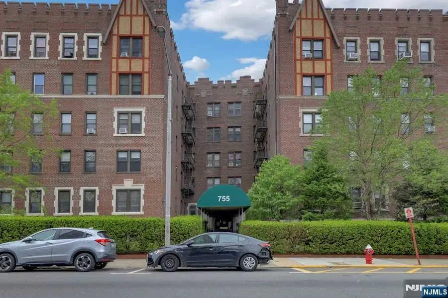 755 Anderson Avenue 5i, Cliffside Park, NJ 07010 - #3