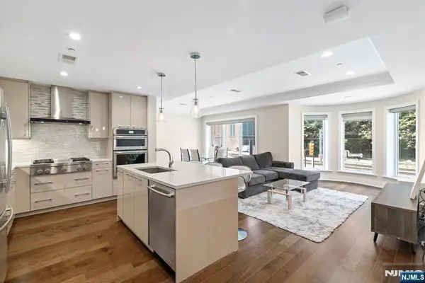 100 Eton Row 203, Weehawken, NJ 07086