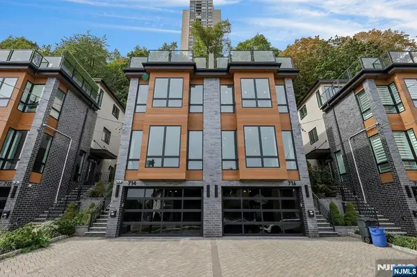 712 Undercliff Avenue, Edgewater, NJ 07020