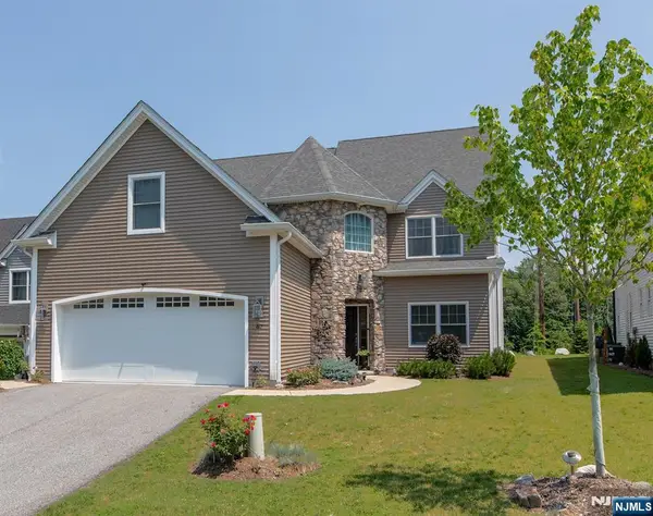 67 Bluffs Court, Hamburg, NJ 07419