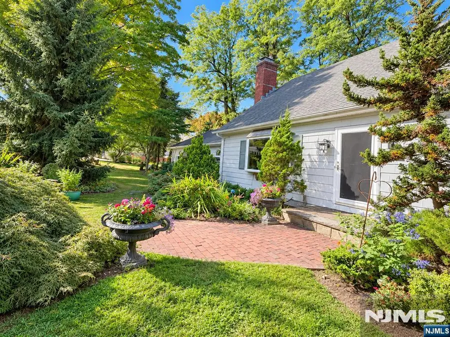 10 Locust Lane, Mahwah, NJ 07430 - #2