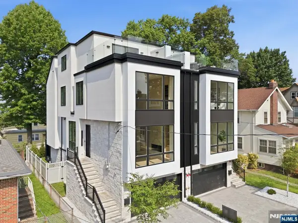 1017 Kingsland Lane, Fort Lee, NJ 07024