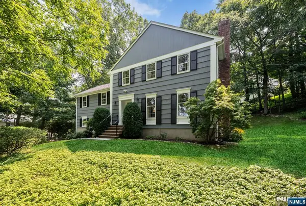 8 Knollwood Drive, Morris Township, NJ 07960