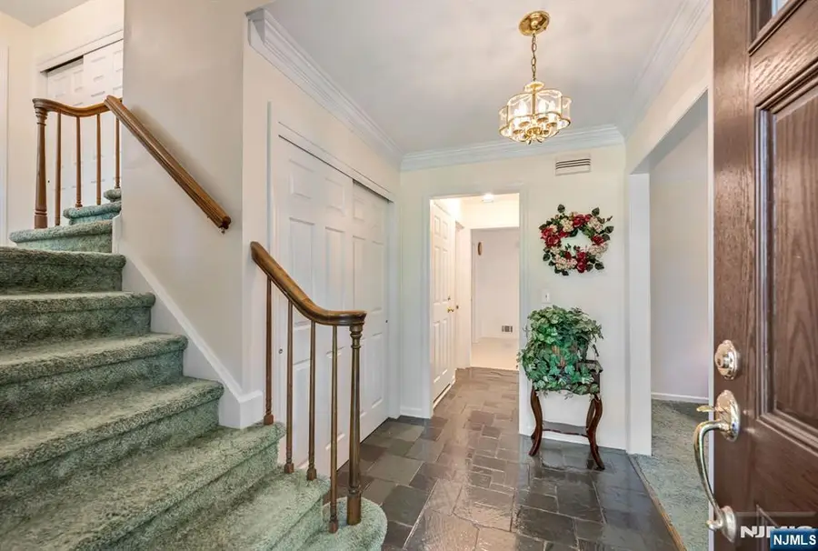 8 Knollwood Drive, Mendham, NJ 07960 - #3