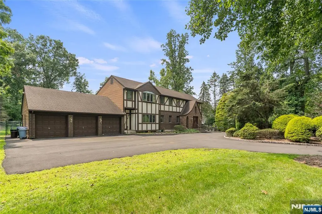 81 Old Tappan Road, Old Tappan, NJ 07675 - #1