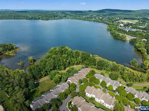 214 Levinberg Lane, Wayne, NJ 07470
