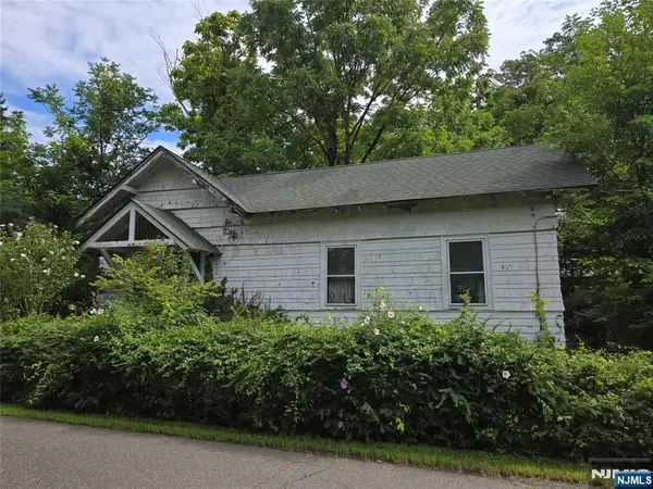 2 Hewlett Road, Montville Township, NJ 07082