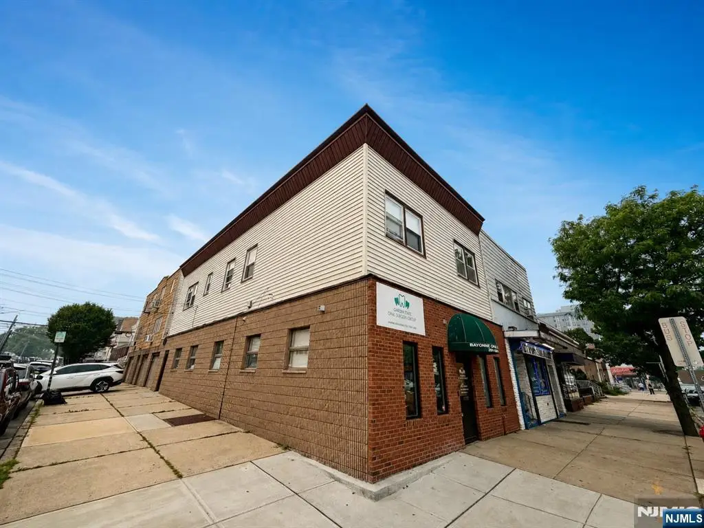 925 Broadway 2A, Bayonne, NJ 07002 - #1