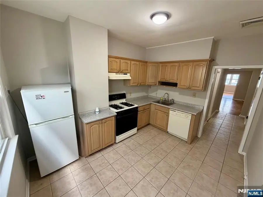 925 Broadway 2A, Bayonne, NJ 07002 - #2