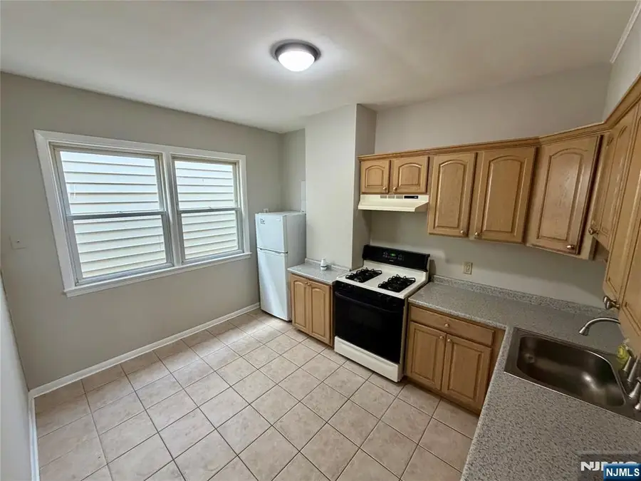 925 Broadway 2A, Bayonne, NJ 07002 - #3