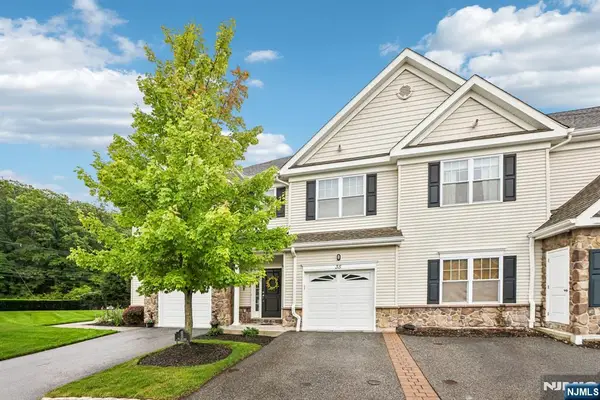 35 Red Oak Court, Wanaque, NJ 07420