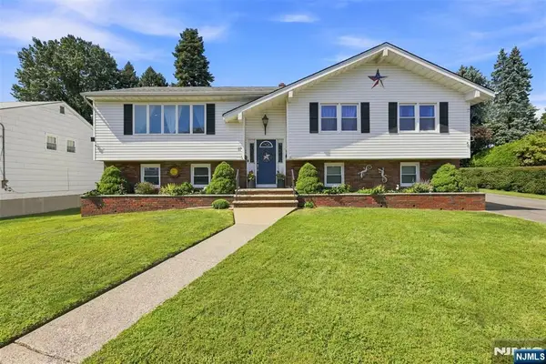 17 Dando Court, Clifton, NJ 07013