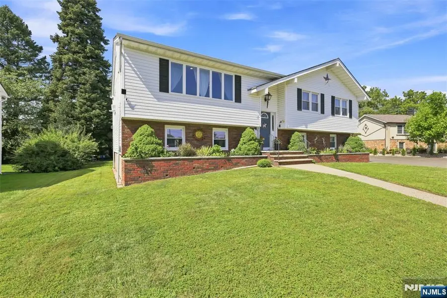 17 Dando Court, Clifton, NJ 07013 - #2