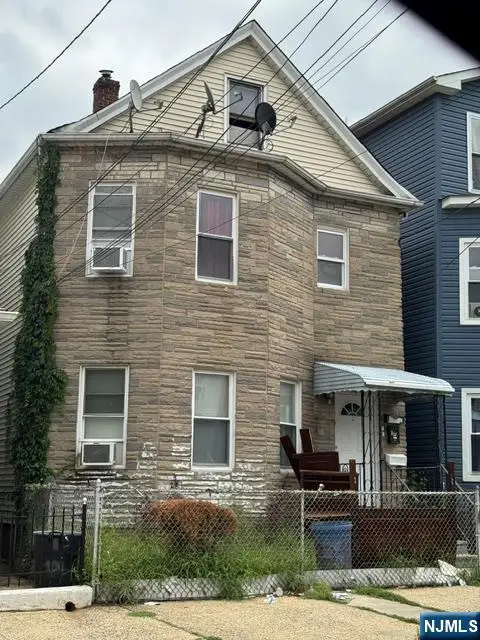 92 10th Street, Passaic, NJ 07055