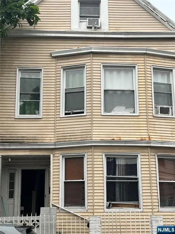 40 Arlington Avenue, Newark, NJ 07104