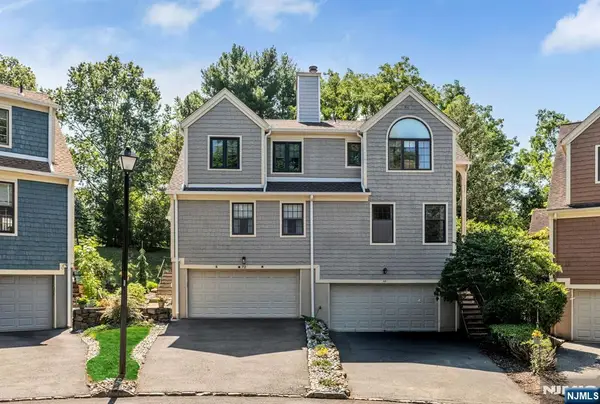 72 Tanager Court, Wayne, NJ 07470