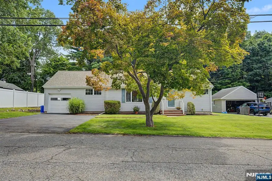 5 Holyoke Drive, Oakland, NJ 07436 - #2