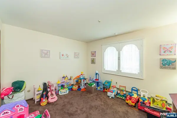 35 Van Winkle Court, Woodland Park, NJ 07424