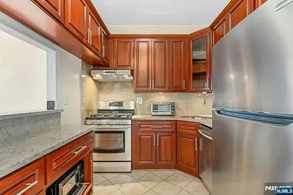 2000 Linwood Avenue 23N, Fort Lee, NJ 07024