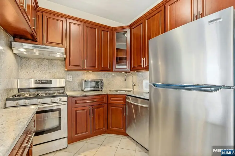 2000 Linwood Avenue 23N, Fort Lee, NJ 07024 - #3