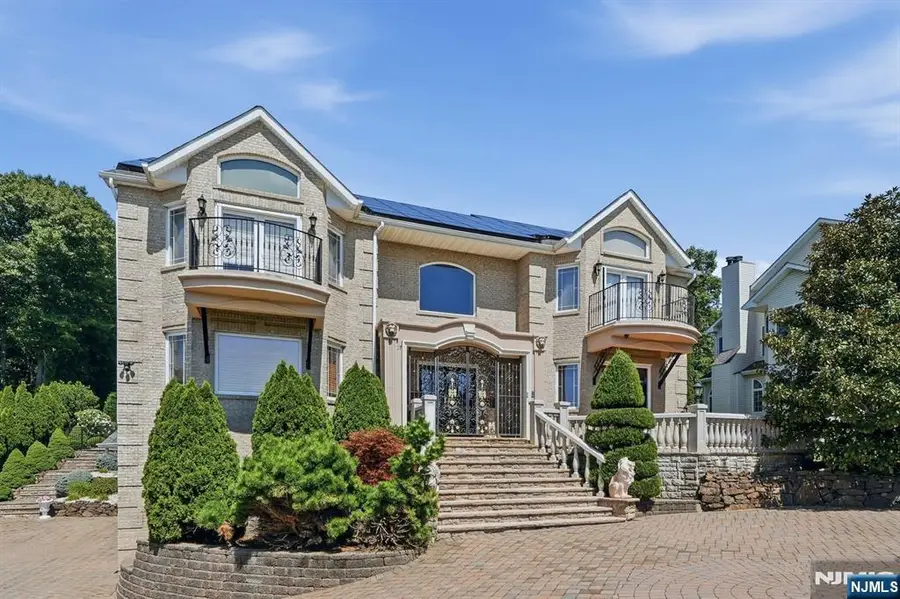 37 Mountainwood Court, Totowa, NJ 07512 - #2