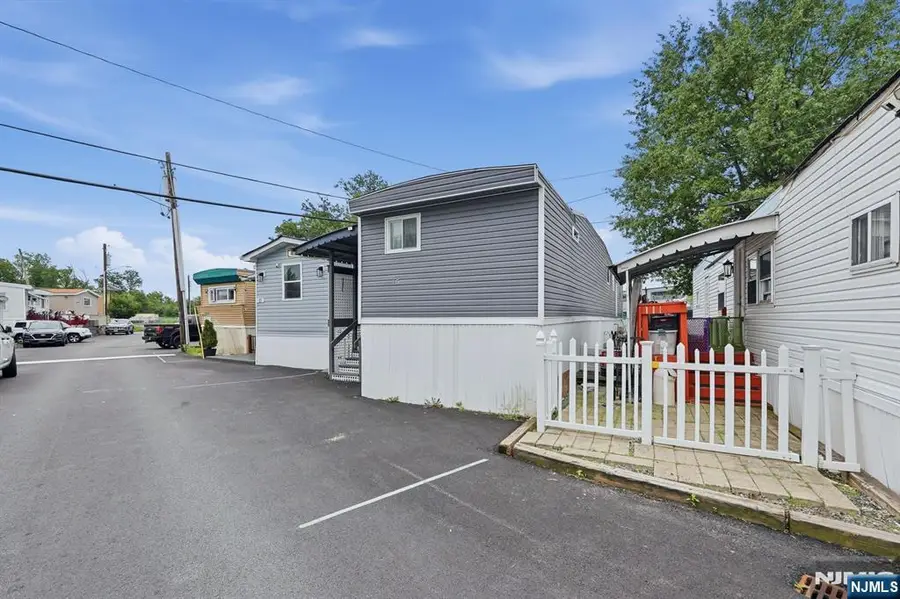 15 Austin Street, Moonachie, NJ 07074 - #3