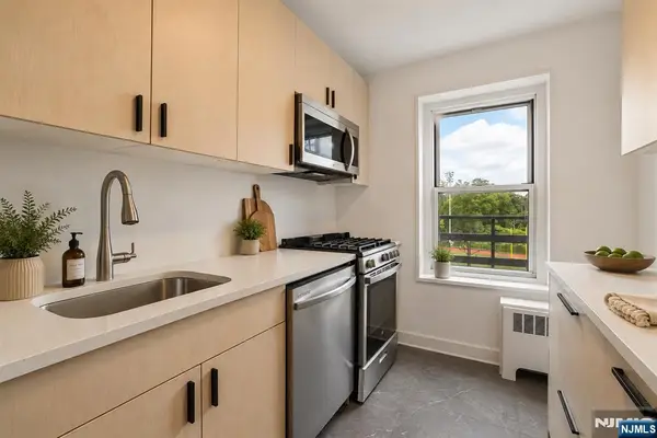2215 Central 5D, Fort Lee, NJ 07024