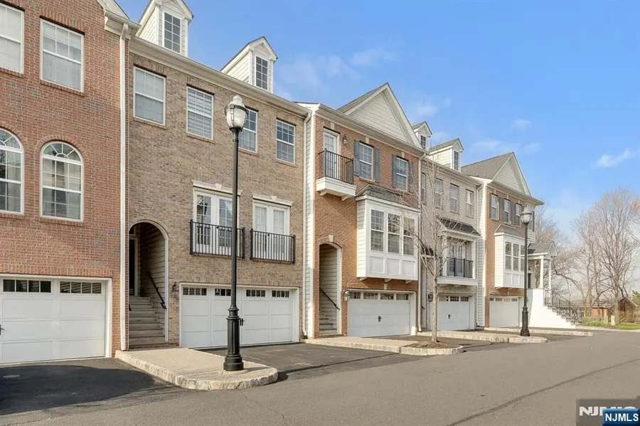 5 Creekside Court, Secaucus, NJ 07094 - #2
