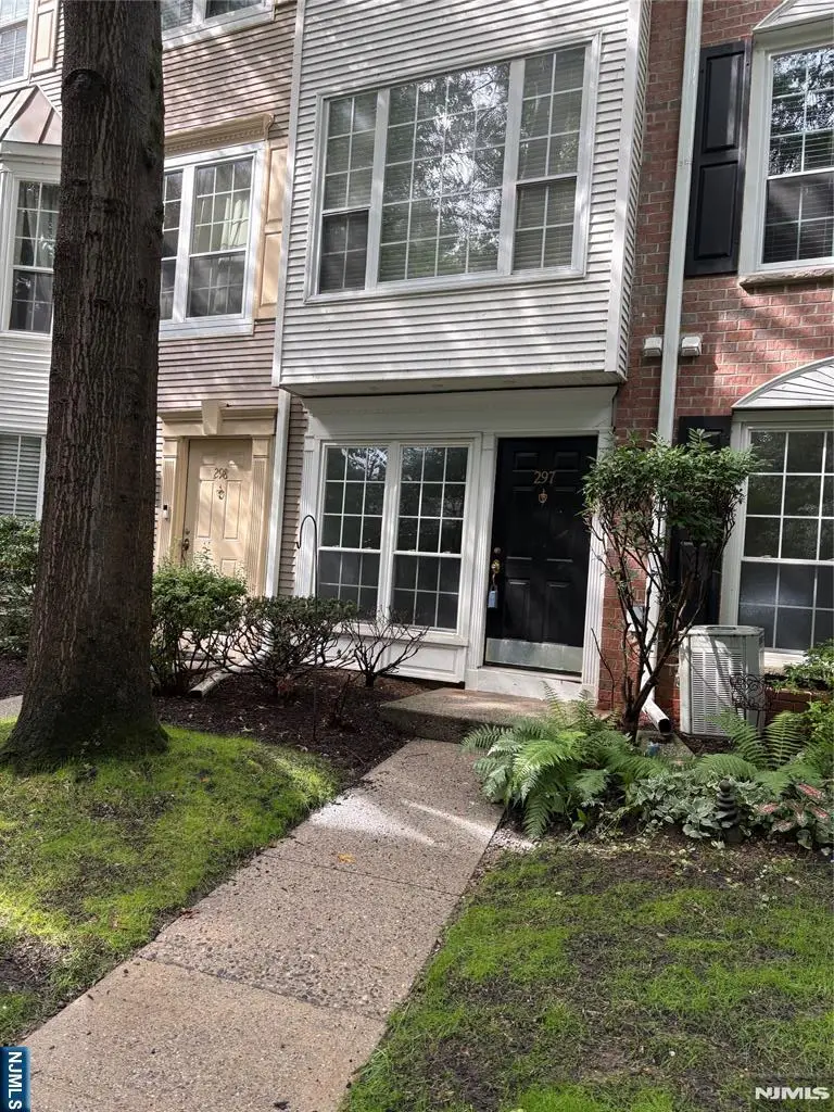 297 Larch Lane, Mahwah, NJ 07430 - #1