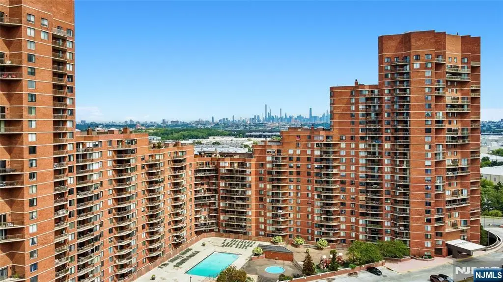 117 Harmon Cove Tower 117, Secaucus, NJ 07094 - #1