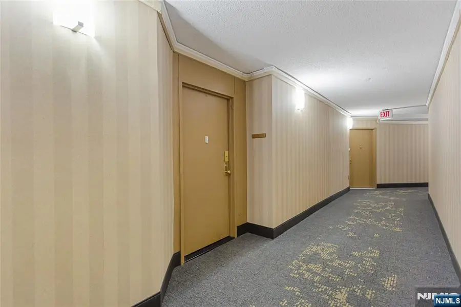 117 Harmon Cove Tower 117, Secaucus, NJ 07094 - #2
