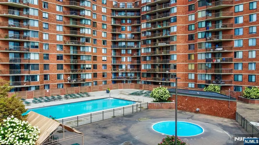 117 Harmon Cove Tower 117, Secaucus, NJ 07094 - #3
