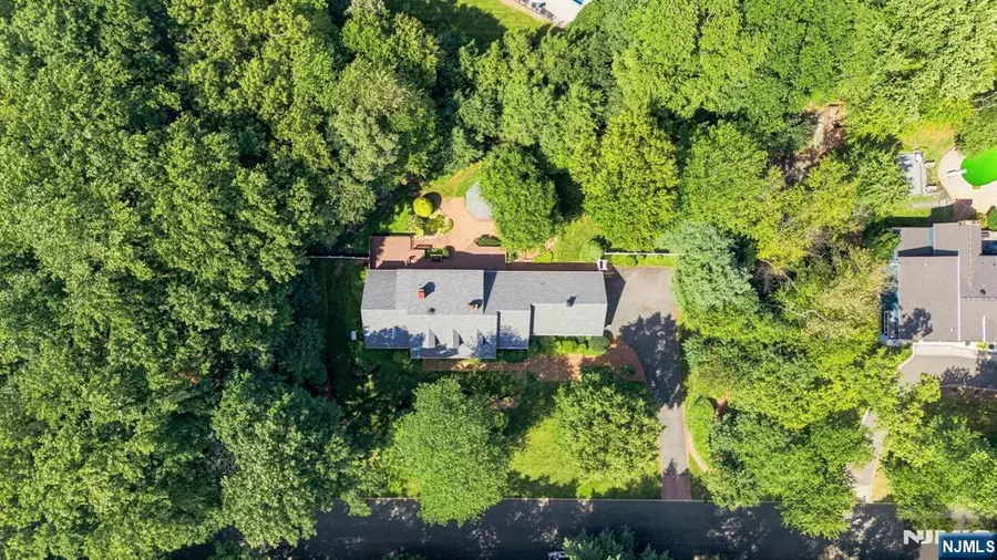 29 Hickory Hill, Montvale, NJ 07645 - #3