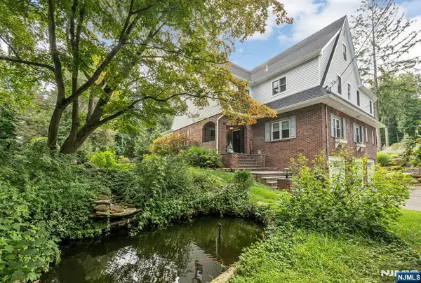 206 Long Hill Road, Oakland, NJ 07436