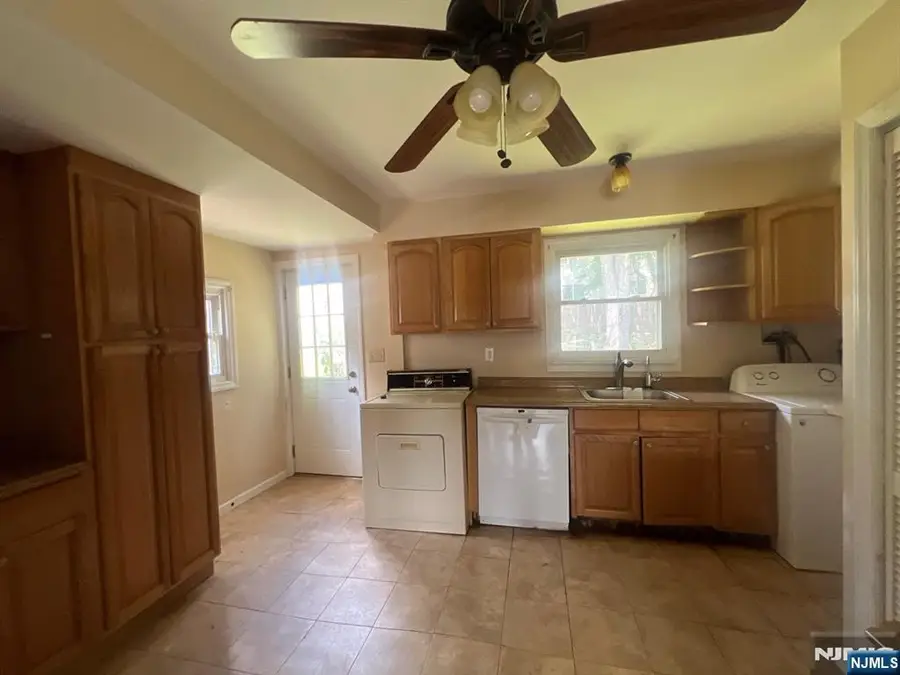 27 Charles Terrace, Waldwick, NJ 07463 - #3