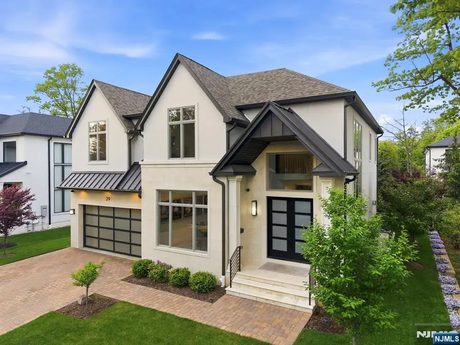 29 Roslyn Avenue, Englewood Cliffs, NJ 07632 - #3