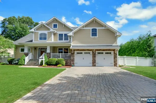 23 Hollybrook Road, Paramus, NJ 07652