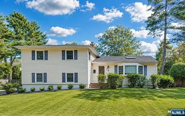 9 Trombley Drive, Livingston, NJ 07039