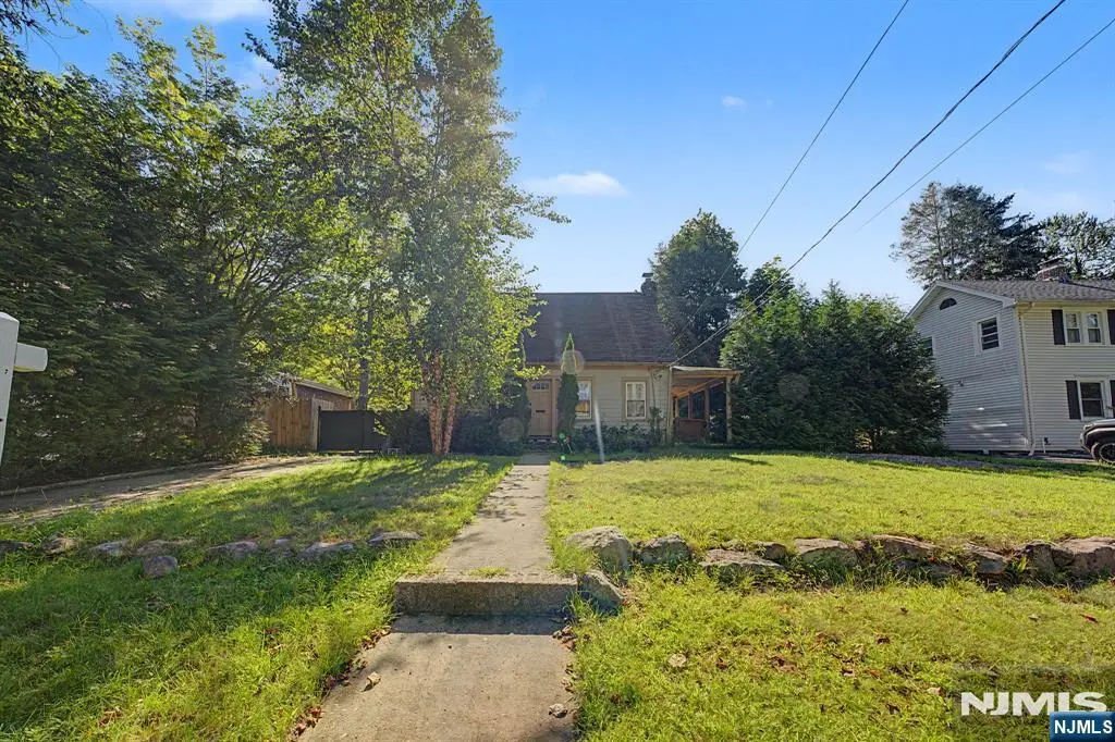 32 Oak Street, Cresskill, NJ 07626 - #1