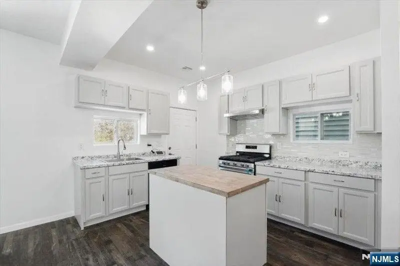 64 Chelsea, Newark, NJ 07208 - #3