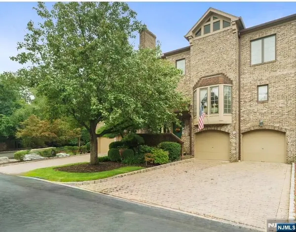 4 Windsor Court, Saddle River, NJ 07458