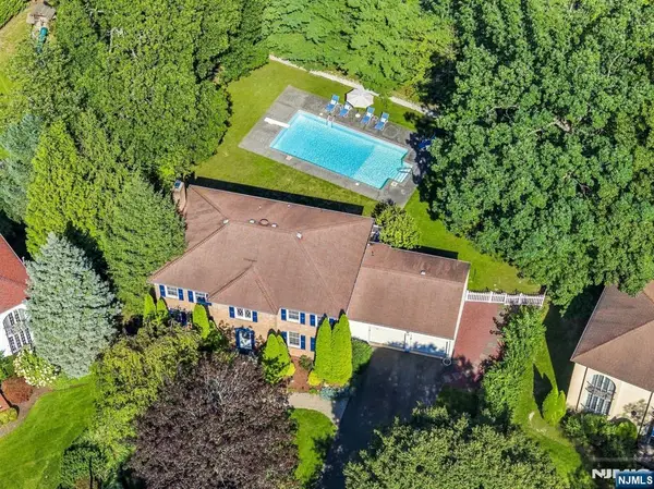 19 Thornhill Drive, Ramsey, NJ 07446
