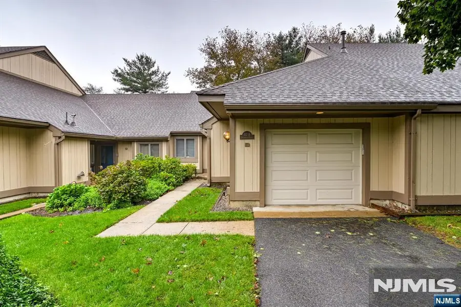 612 Sugarbush Court B, Wyckoff, NJ 07481 - #3
