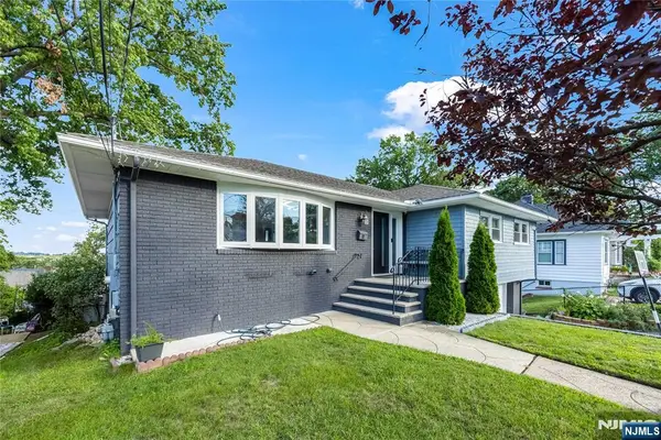 12 Lois Avenue, Clifton, NJ 07014