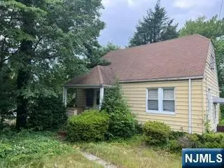 865 Spring Valley Road, Maywood, NJ 07607
