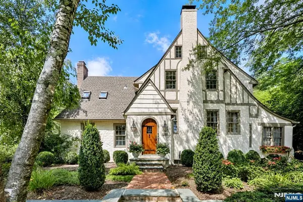 402 Mountain Avenue, Ridgewood, NJ 07450