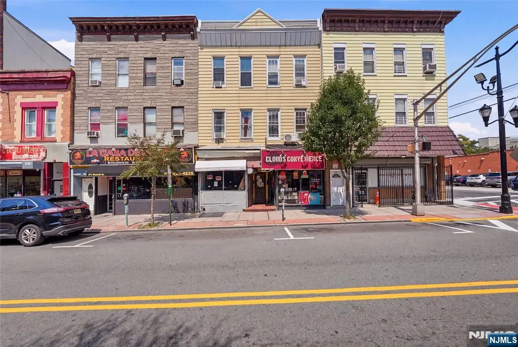 913 Summit Avenue, Union City, NJ 07087 - #1