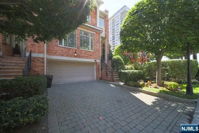 148 Hudson Cove 148, Edgewater, NJ 07020 - #2